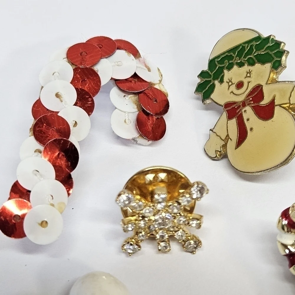 VINTAGE Christmas Holiday Brooch Pin Lot Avon Rhinestones